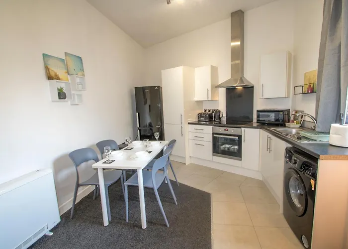 Stylish 2 Bedroom-Free Parking